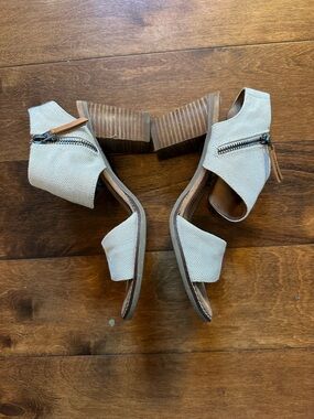 Tom’s Women’s Neutral Canvas Block Heel Sandals with Side Zip